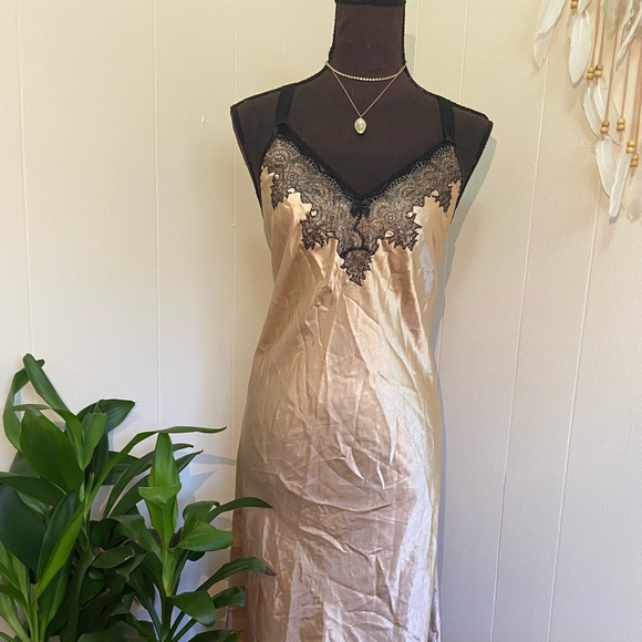 Oscar de la Renta Dresses & Skirts - Vintage Oscar de la Renta Silky Slip Dress